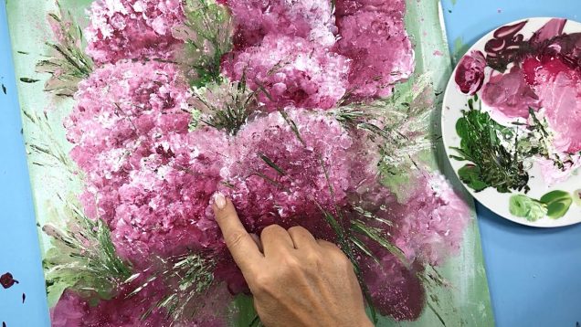 IMG pinta flores con el dedo